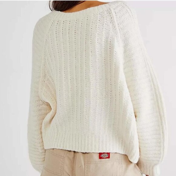 Free People Carter Sweater Ivory Pullover Balloon Sleeves Cuddly Oversized Sz LG - Picture 4 of 9